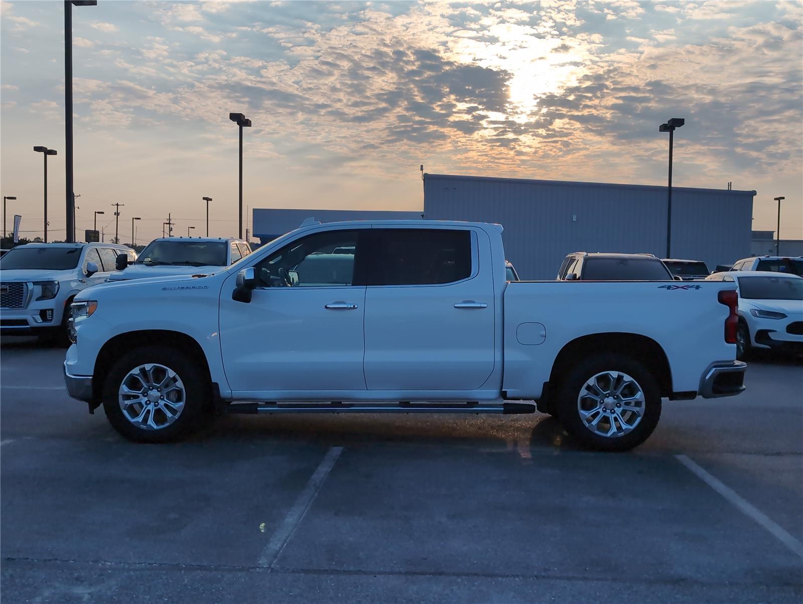 2023 Chevrolet Silverado 1500 LTZ photo 2