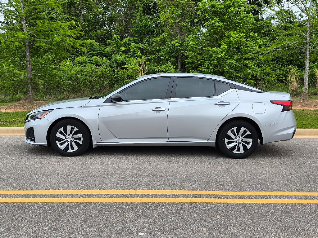 2024 Nissan Altima 2.5 S photo 3