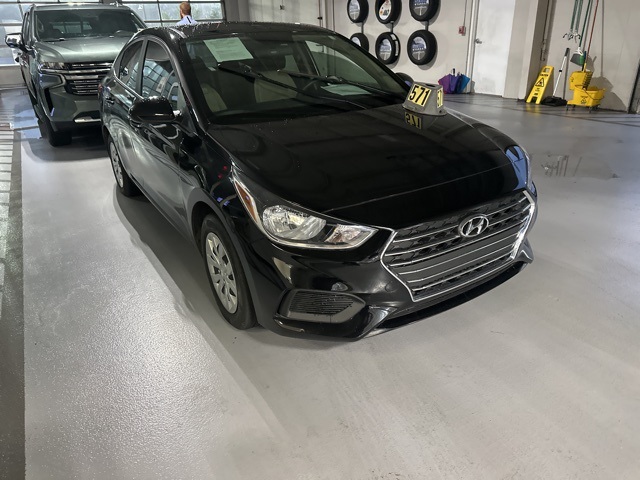 2022 Hyundai Accent SE's photo