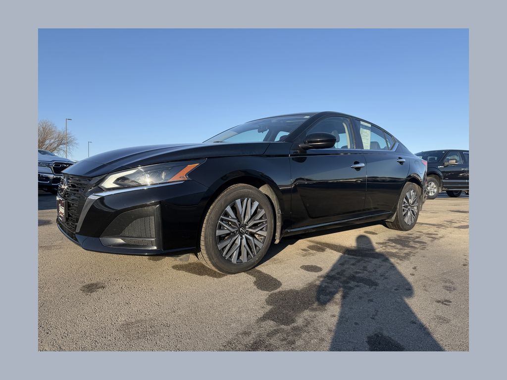 2023 Nissan Altima SV's photo