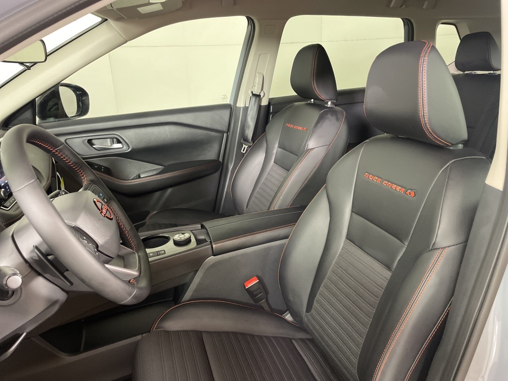 2026 Nissan Rogue SV photo 17