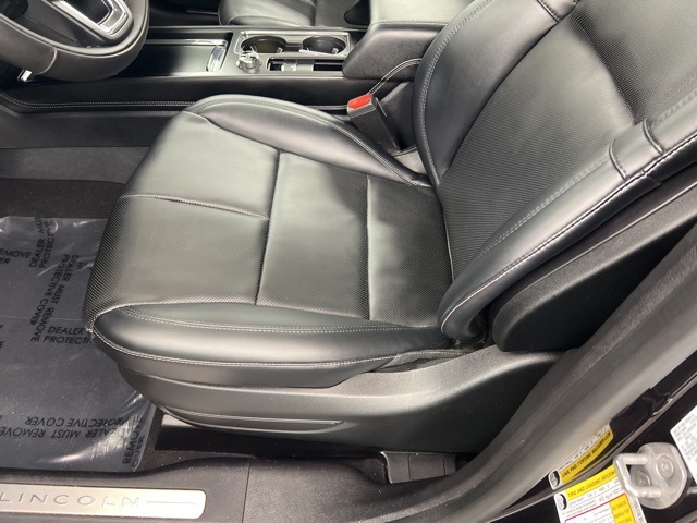 2023 Lincoln Corsair Standard photo 13