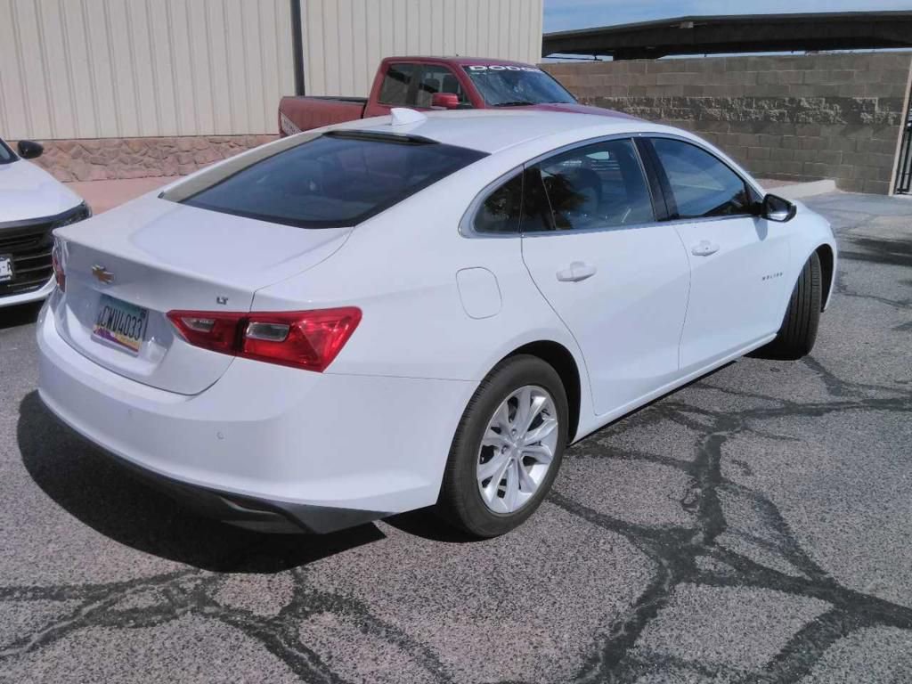 2024 Chevrolet Malibu 1LT photo 2