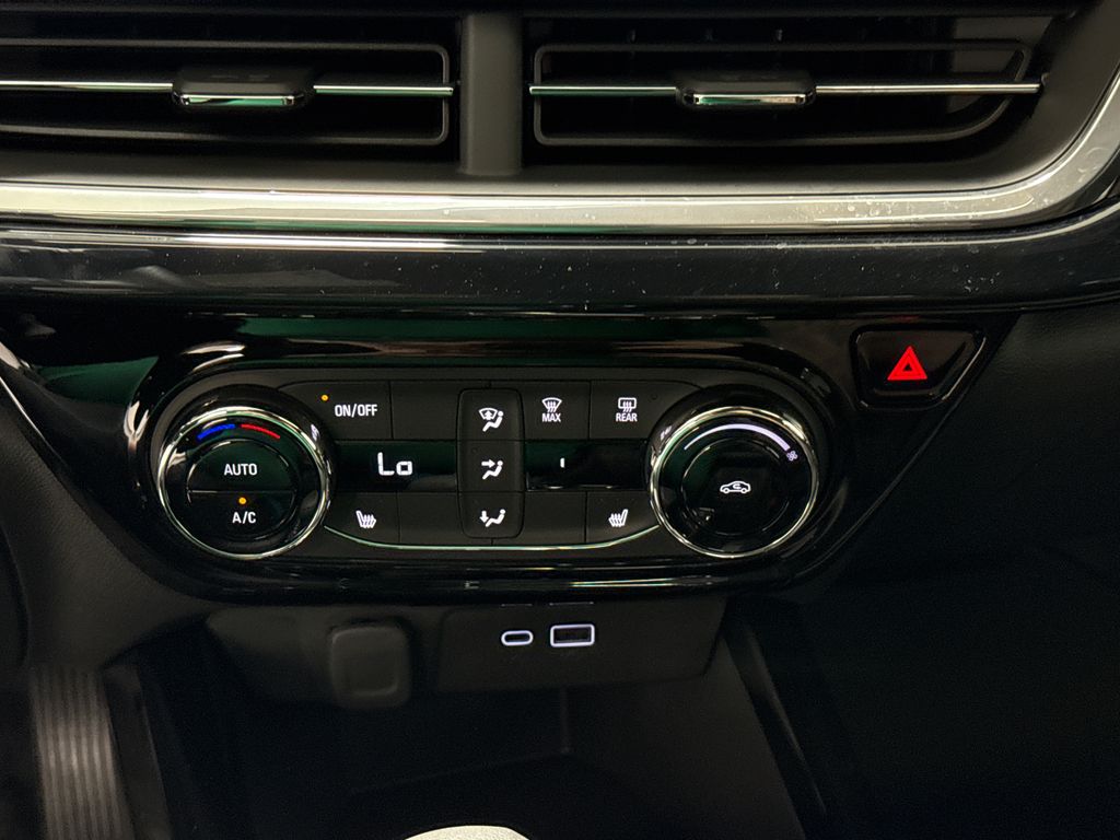2025 Chevrolet Trax photo 23