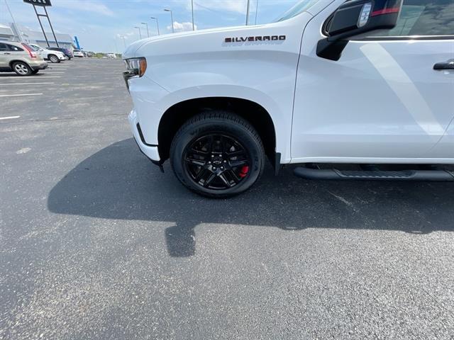2022 Chevrolet Silverado RST photo 30