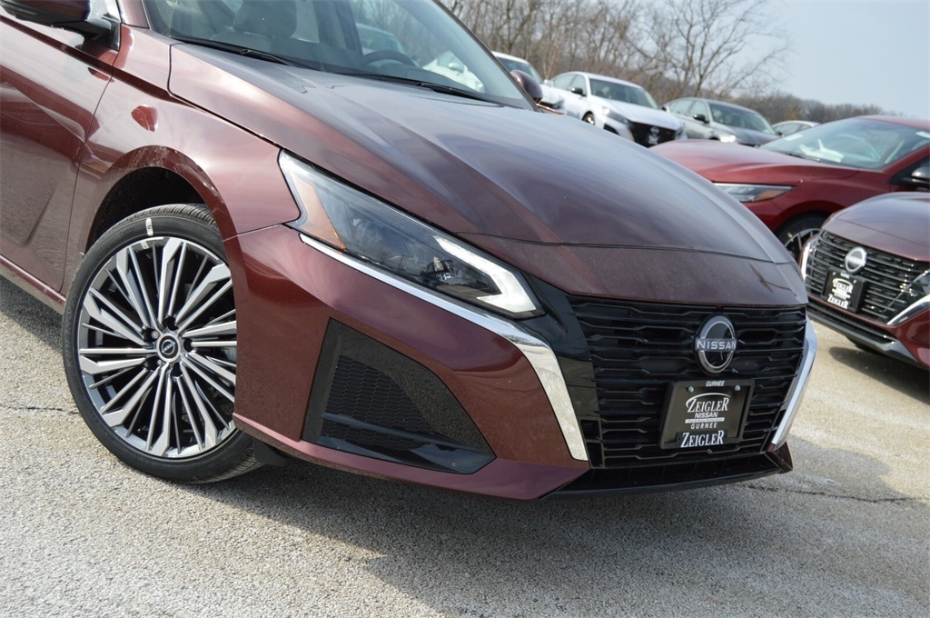 2025 Nissan Altima SL photo 2