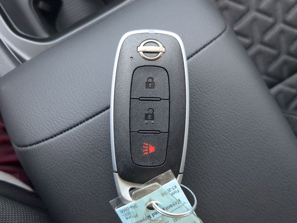 2025 Nissan Kicks SV photo 25