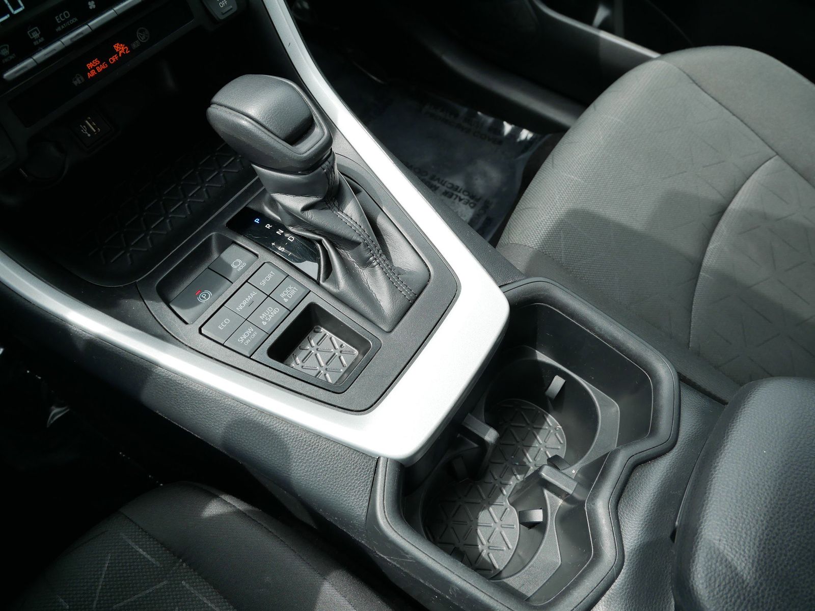 2024 Toyota RAV4 XLE photo 18