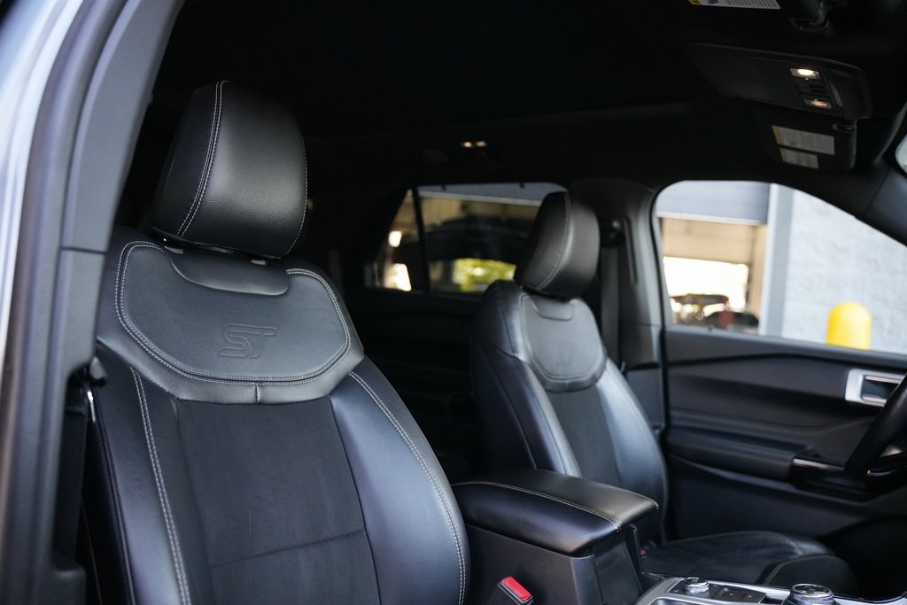 2022 Ford Explorer ST photo 16