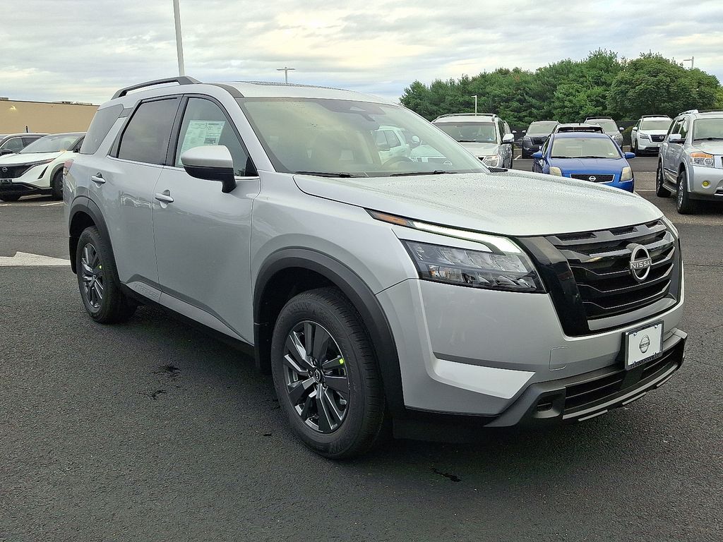 2025 Nissan Pathfinder SV photo 3