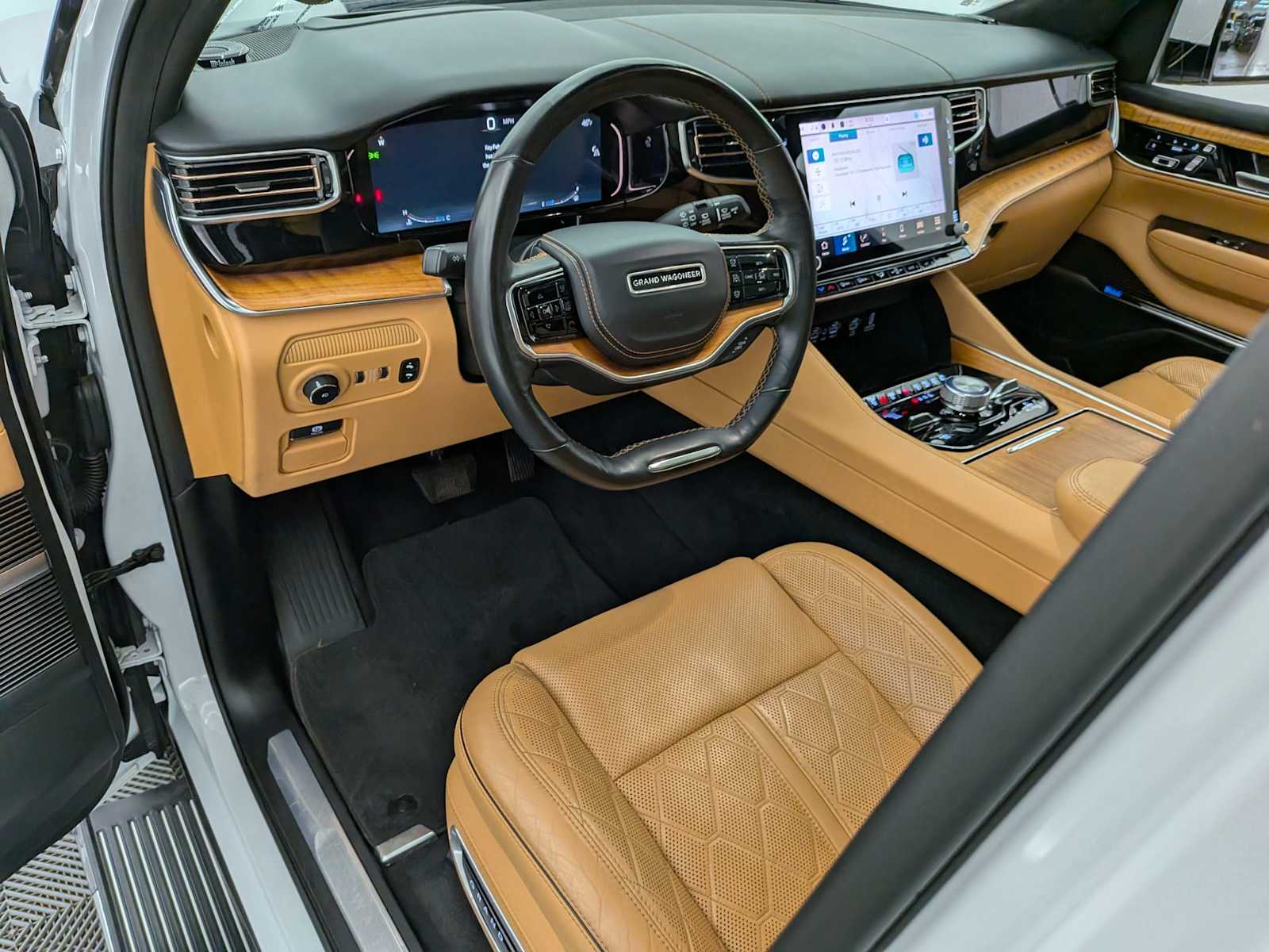 2022 Jeep Grand Wagoneer III photo 2