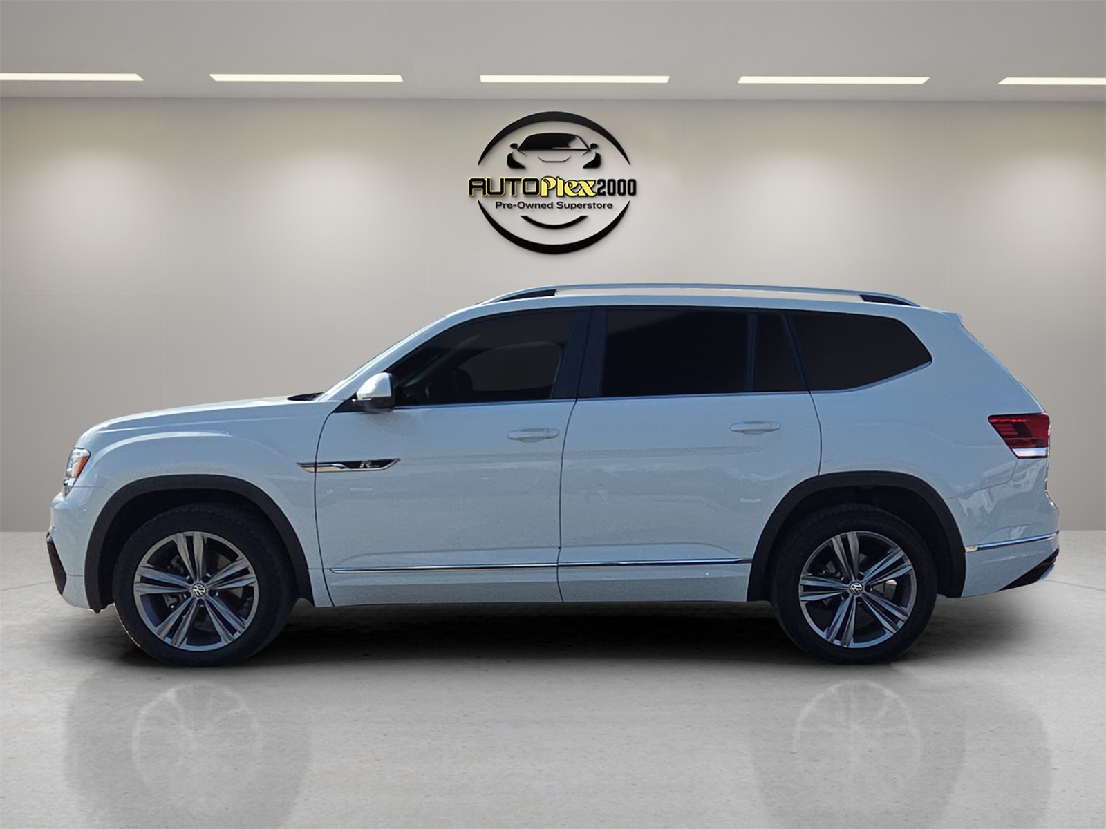 2018 Volkswagen Atlas SEL photo 3