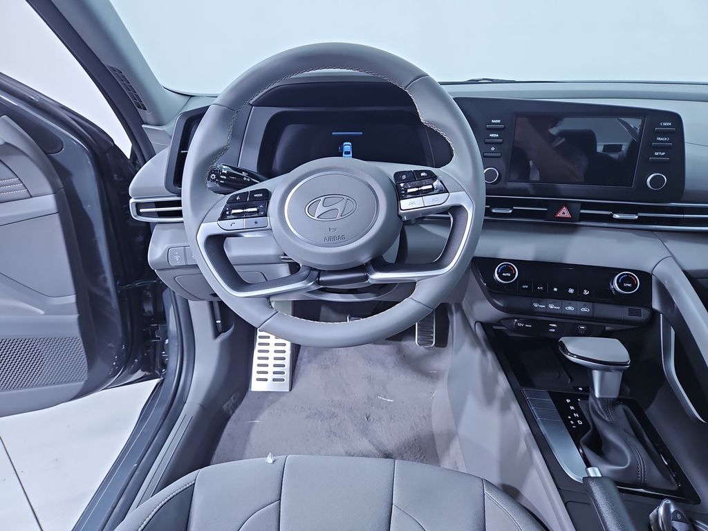 2025 Hyundai Elantra SEL Sport photo 13