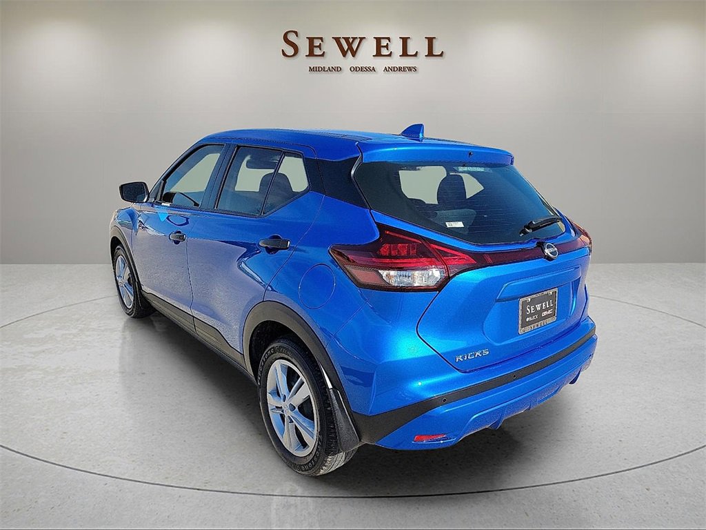 2023 Nissan Kicks S photo 3