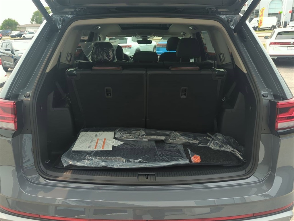 2025 Volkswagen Atlas Peak Edition SE photo 21