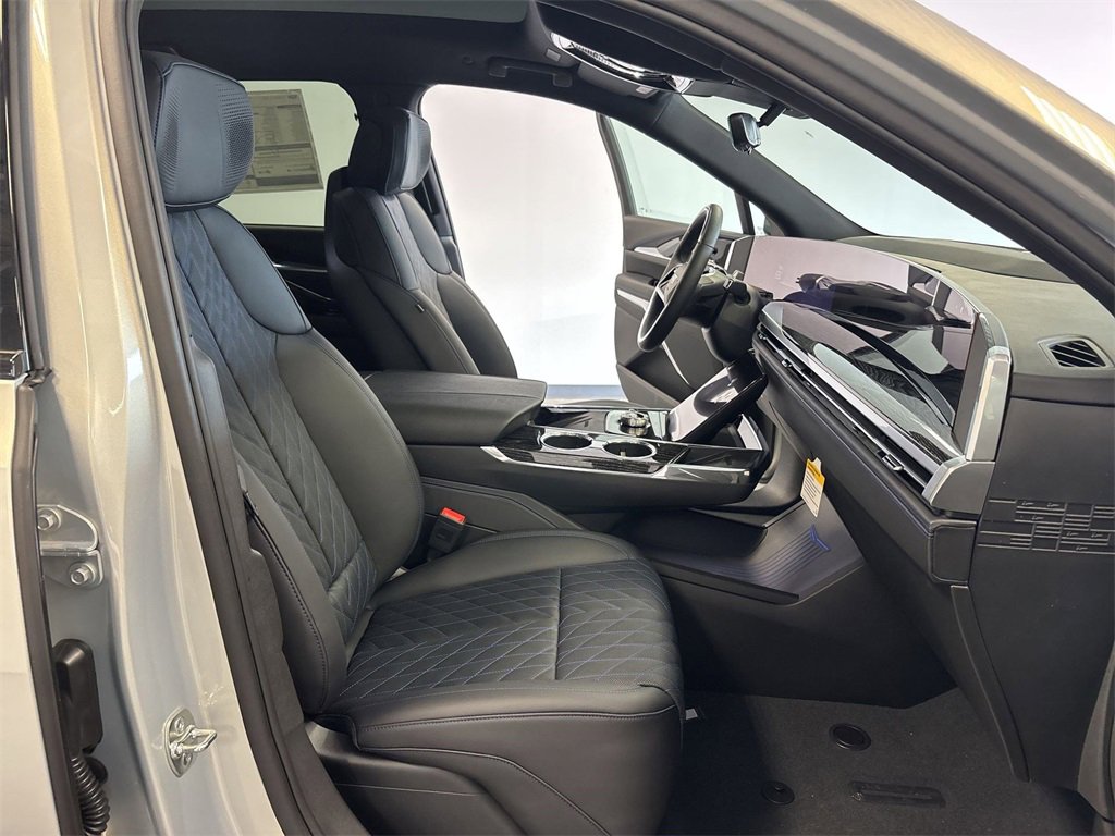 2025 Cadillac Escalade IQ Luxury photo 28
