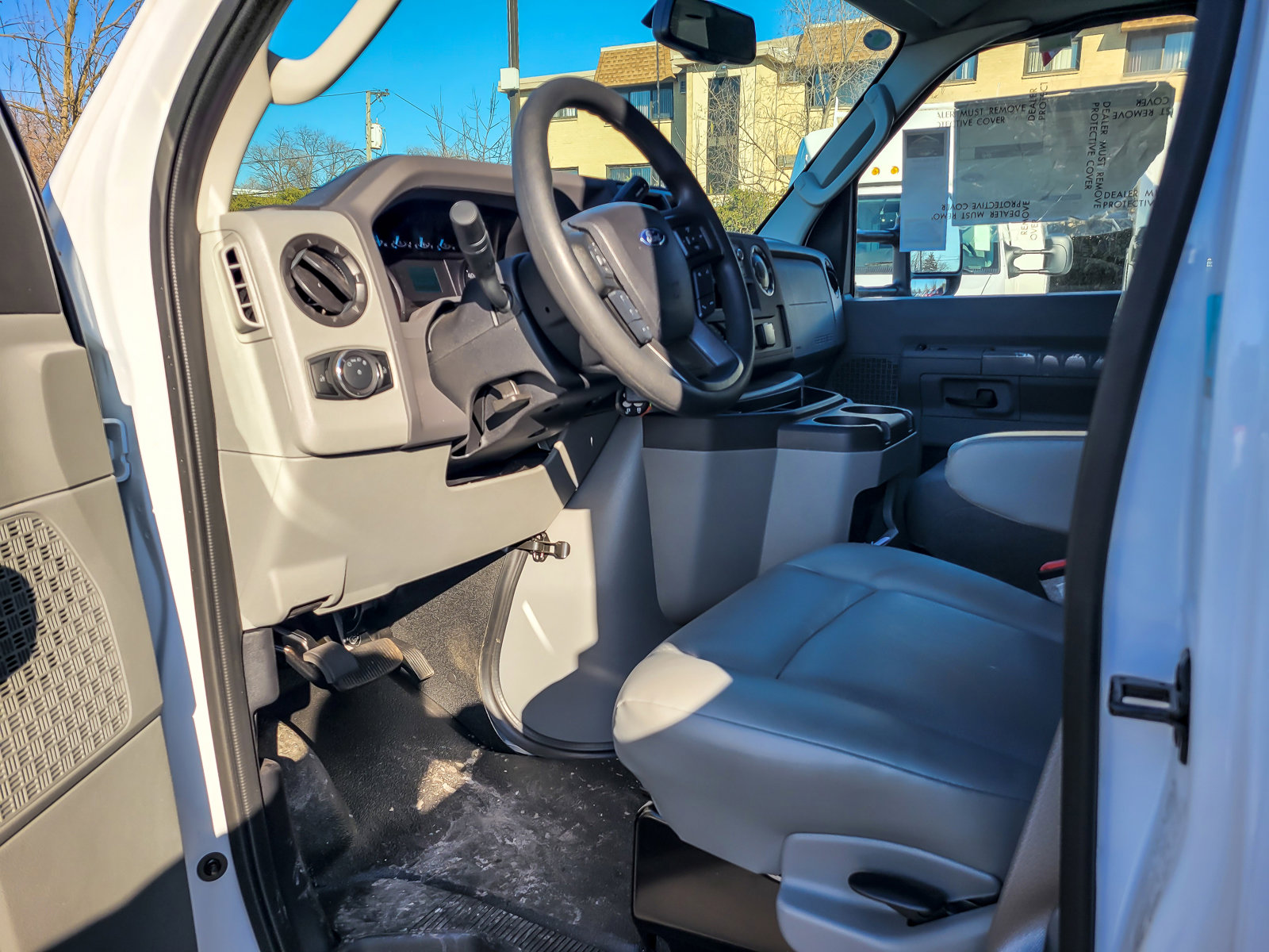 2025 FORD E-350 - Image 18