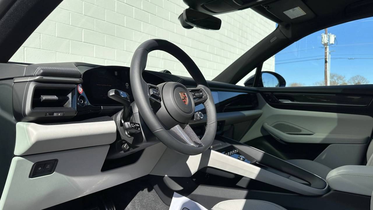 2025 Porsche Macan Electric photo 4