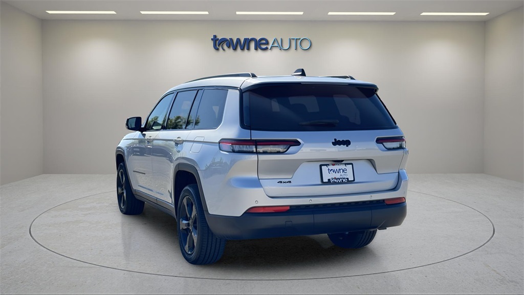 2023 Jeep Grand Cherokee Altitude photo 2