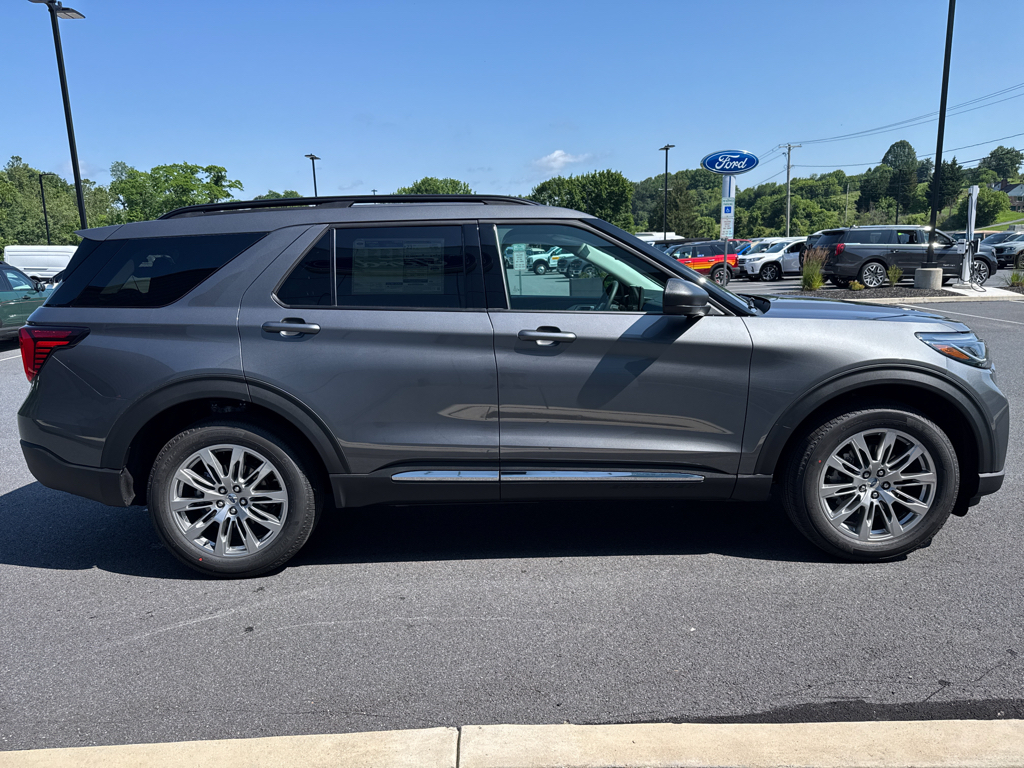 2025 Ford Explorer photo 21