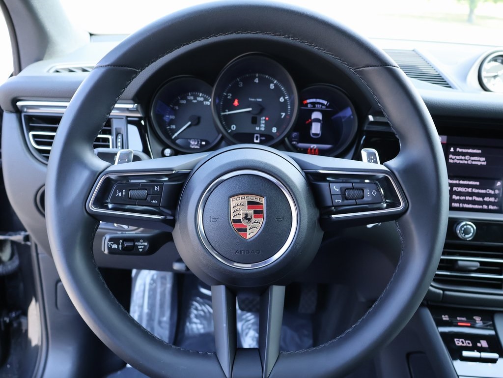 2025 Porsche Macan T photo 24