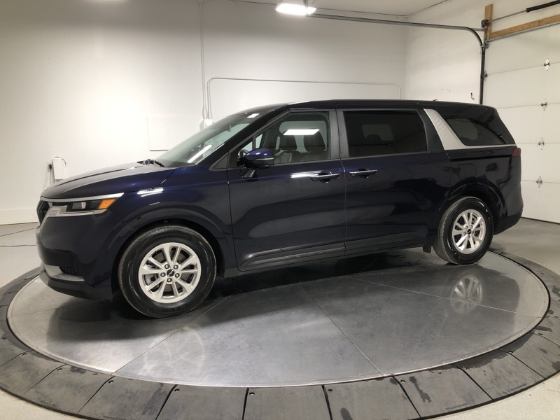 2024 Kia Carnival LX photo 4