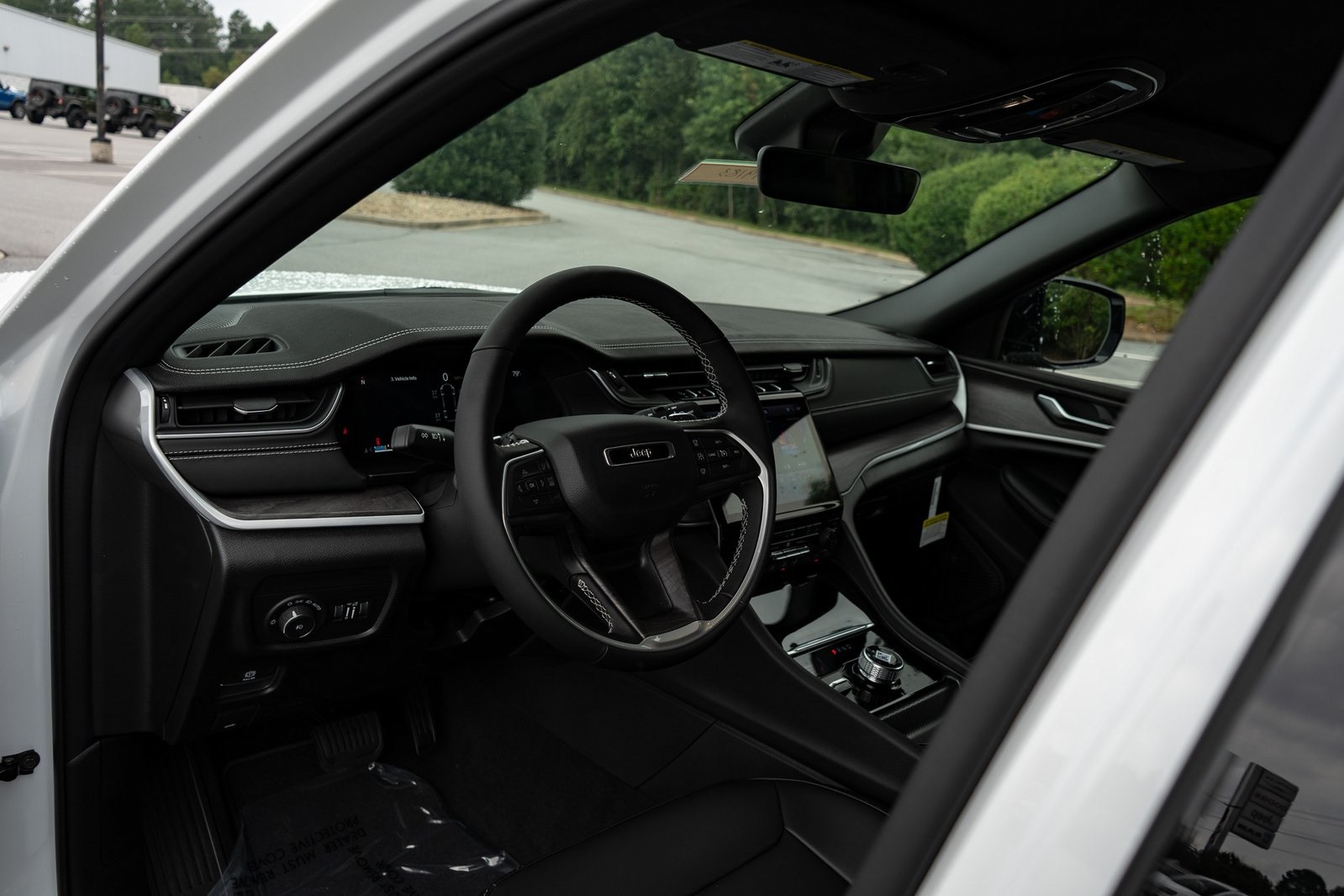 2025 Jeep Grand Cherokee Limited photo 11