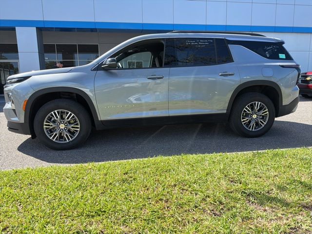 2025 Chevrolet Traverse photo 2