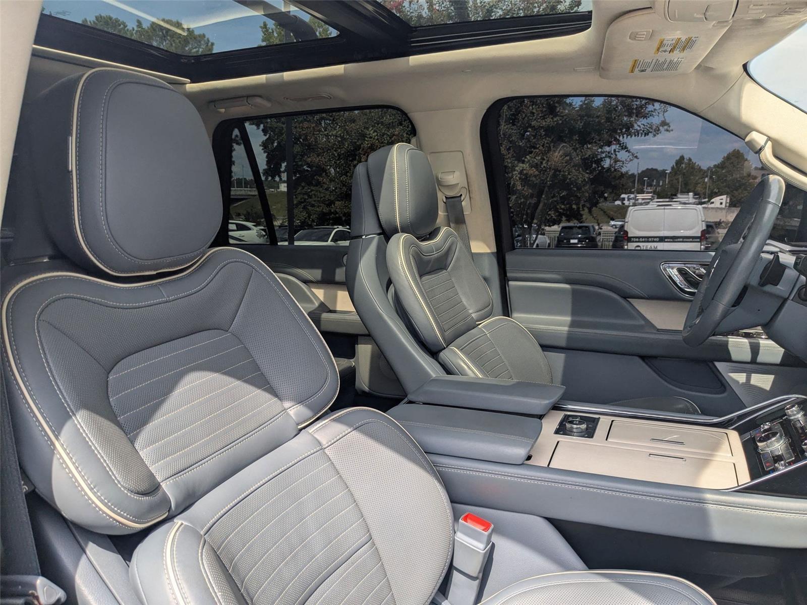 2020 Lincoln Navigator Black Label photo 30