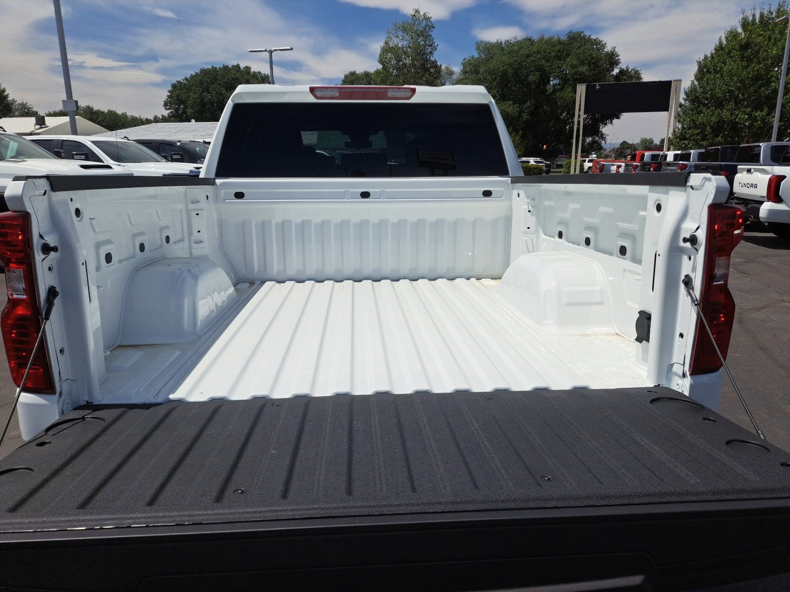 2025 Chevrolet Silverado 1500 LT photo 4