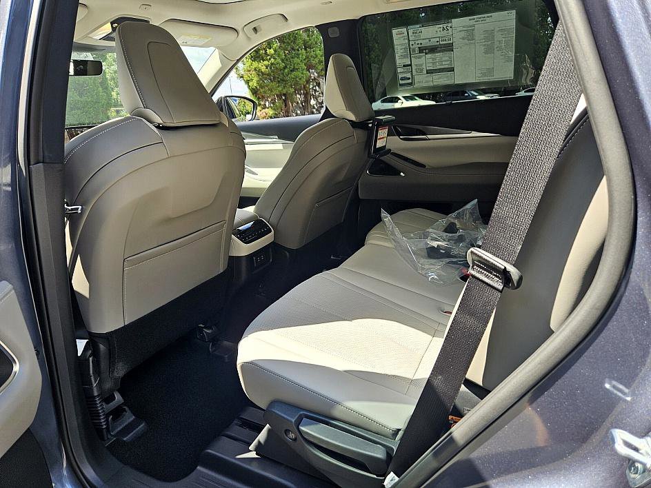 2026 Infiniti QX60 Luxe photo 8