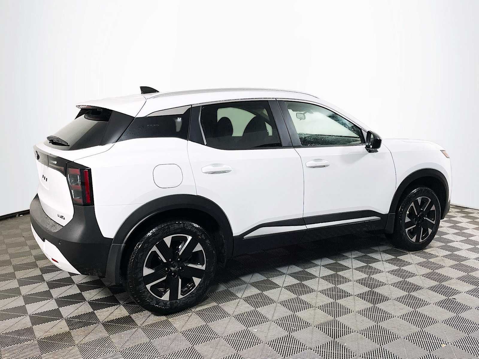 2026 Nissan Kicks SV photo 2