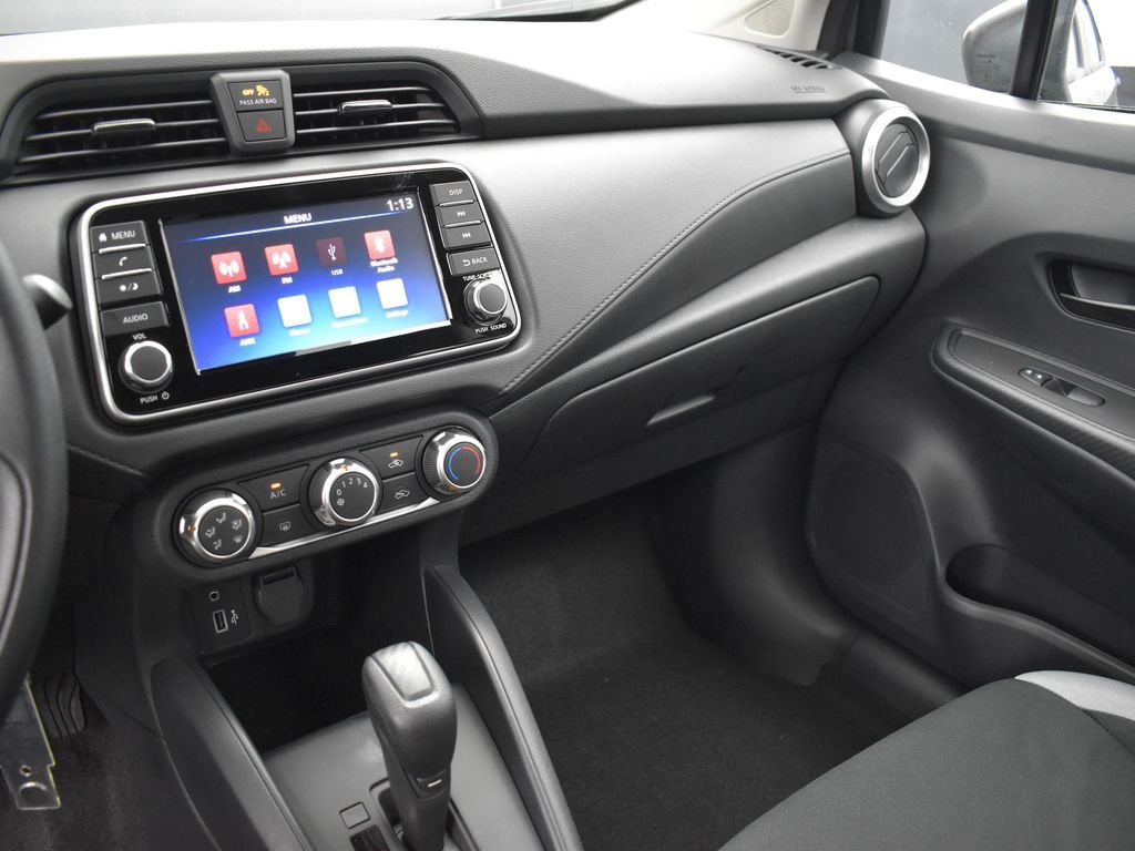 2025 Nissan Versa 1.6 S photo 25