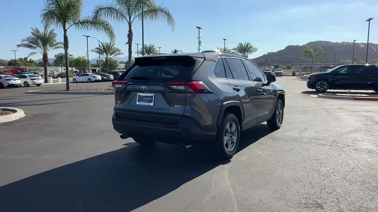 2022 Toyota RAV4 XLE photo 48
