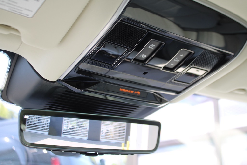 2024 Land Rover Range Rover SV photo 17