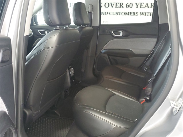 2022 Jeep Compass Latitude Lux photo 24