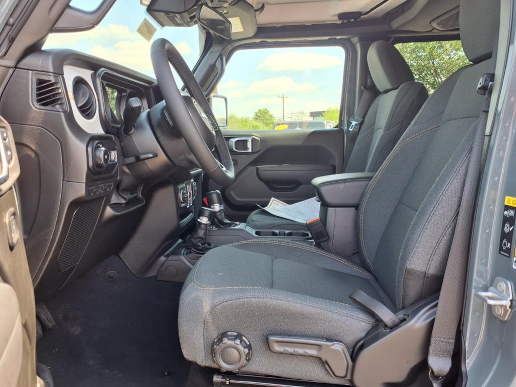 2025 Jeep Wrangler Sport S photo 3