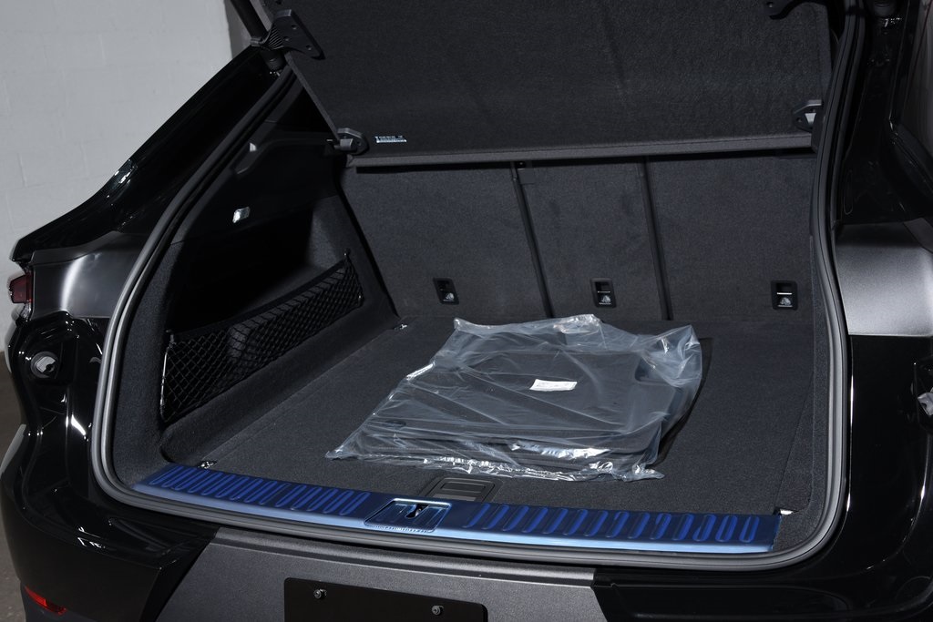 2025 Porsche Cayenne photo 38