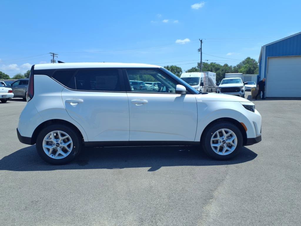 2025 Kia Soul LX photo 3