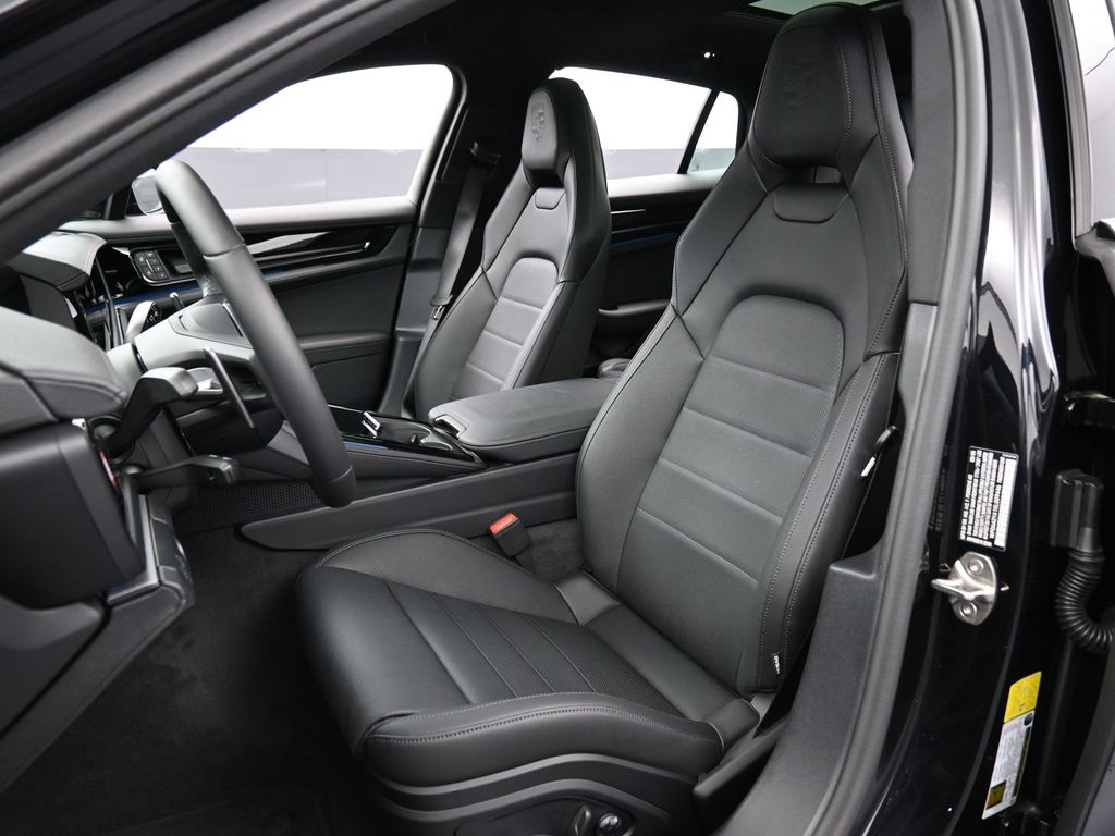 2025 Porsche Panamera 4 photo 4