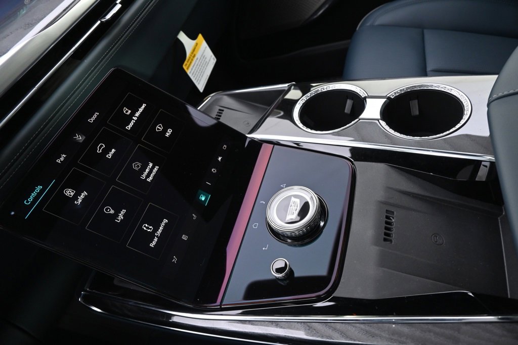 2025 Cadillac Escalade IQ Luxury photo 21
