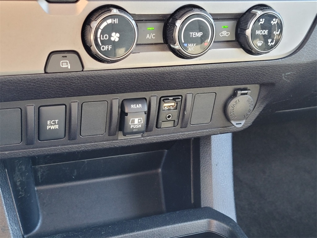 2018 Toyota Tacoma SR5 Double Cab V6 photo 17