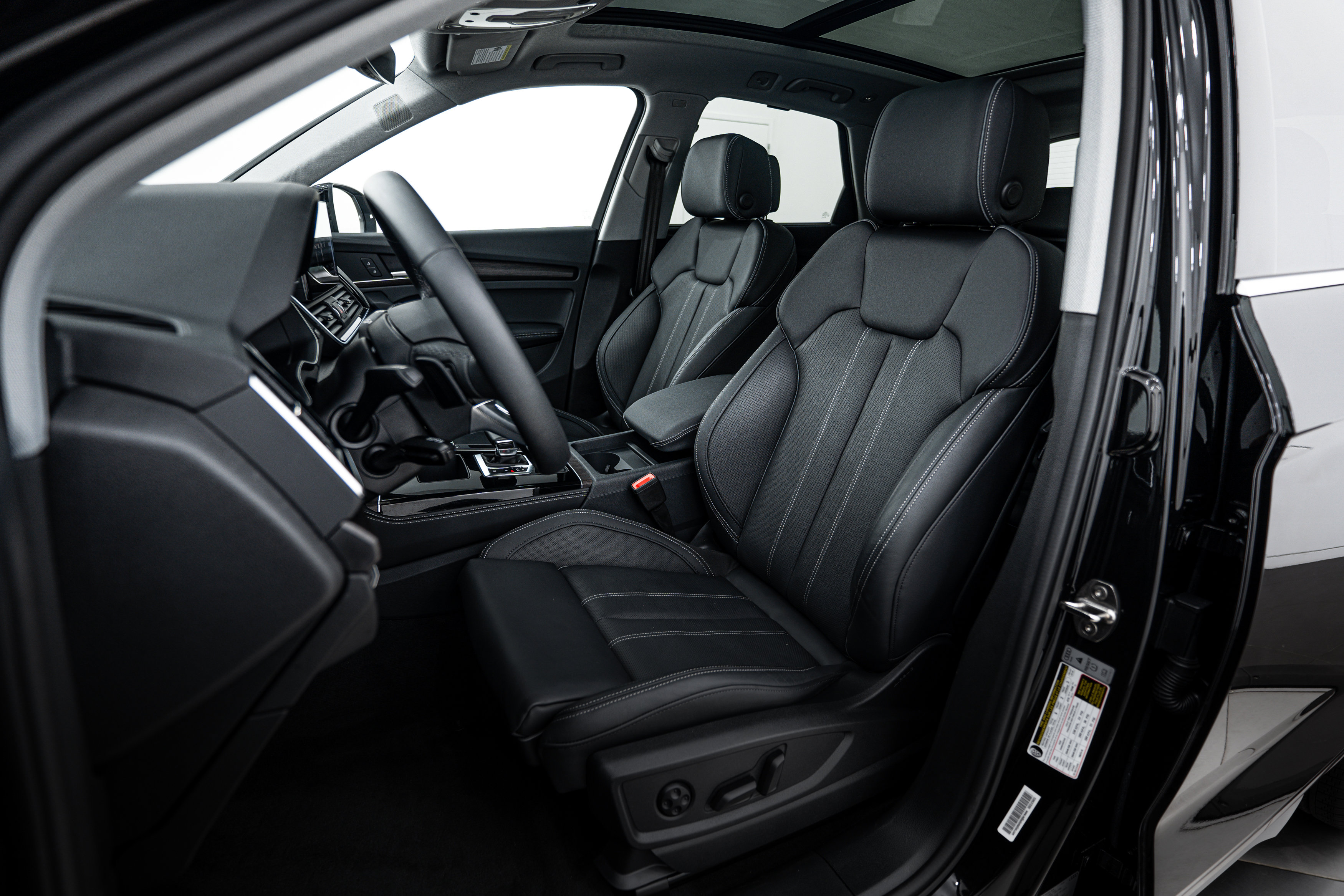 2025 Audi Q5 S line Premium Plus photo 2