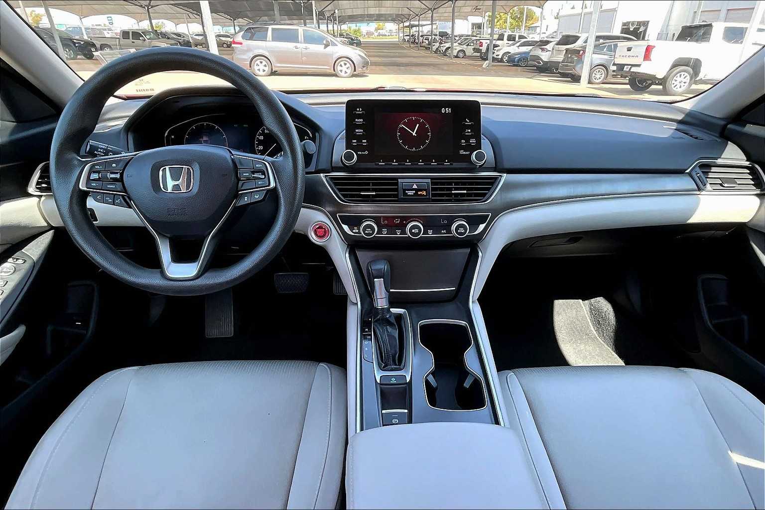 2018 Honda Accord LX 1.5T photo 12