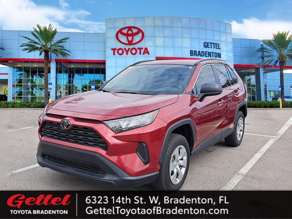 2021 Toyota RAV4 LE's photo