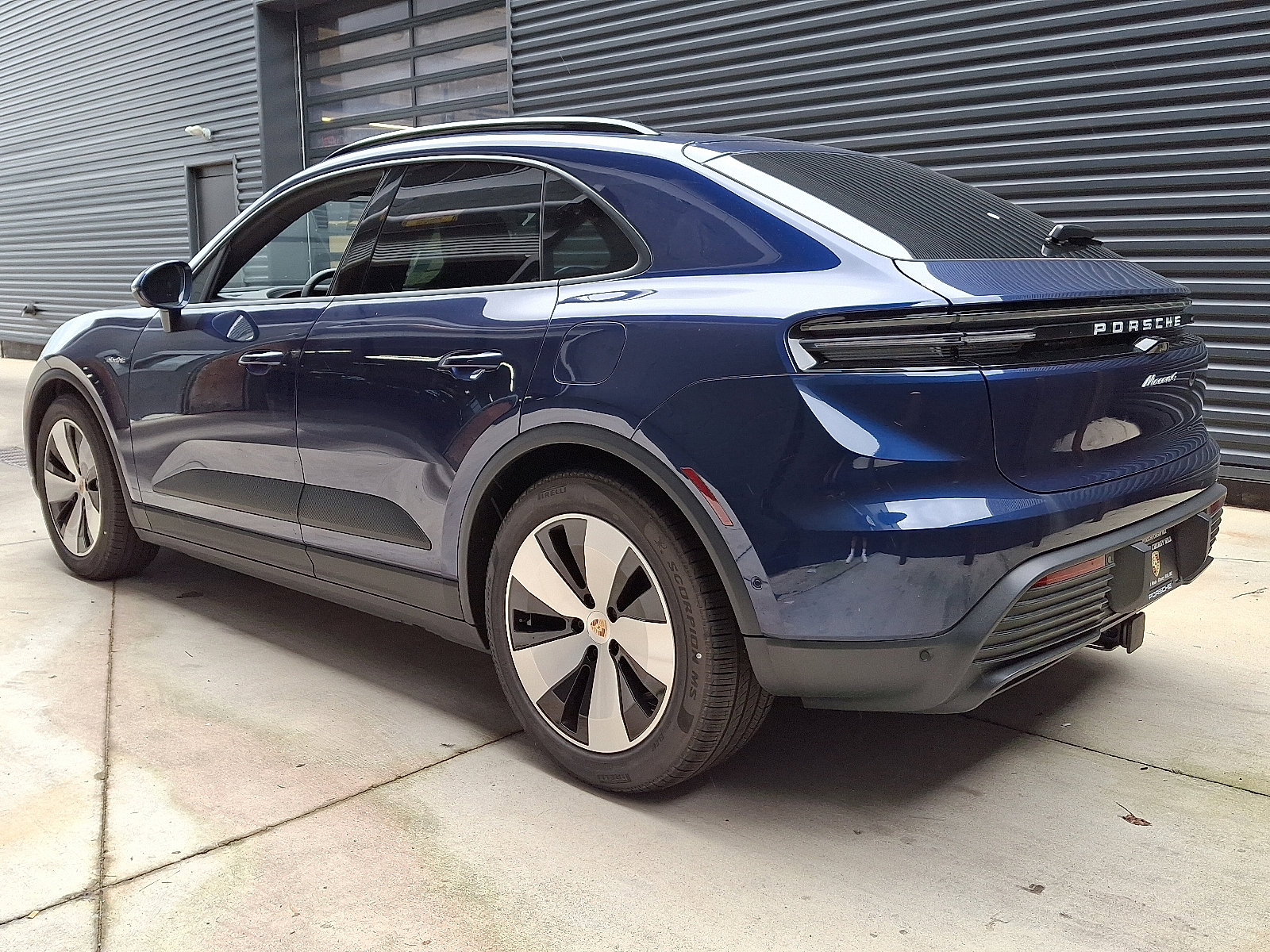 2025 Porsche Macan Electric 4 photo 3