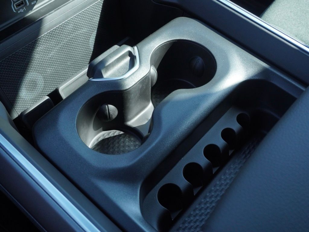 New 2026 Granite Crystal Metallic Clear-Coat Exterior Paint RAM Big Horn Sport Appearance Edition image 19