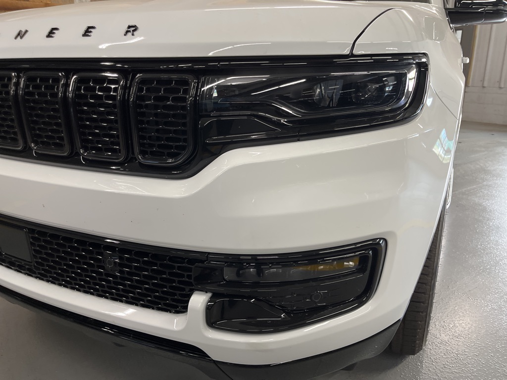 2025 Jeep Wagoneer L Carbide photo 18