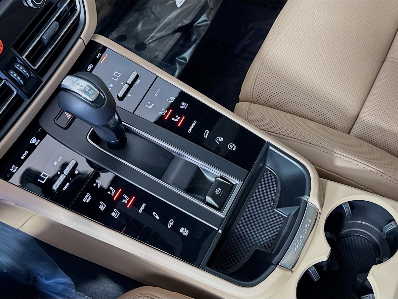 2025 Porsche Macan T photo 15