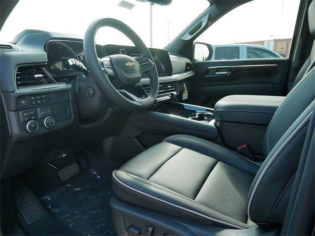 2025 Chevrolet Suburban Premier photo 11